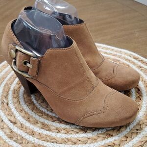 Madison, Women’s Leather, Billy Style Tan Ankle booties, size 8